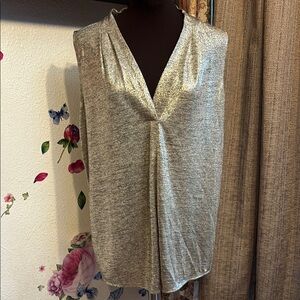 NWT Calvin Klein elegant sleeveless shiny gold metallic blouse. Size Large.